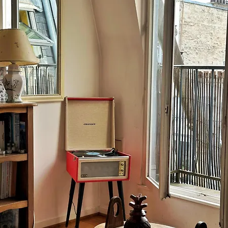 Celine 19 Montmartre Moment, Sacre Coeur View & Eiffel Tower 巴黎